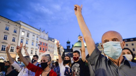 Belorusi še naprej protestirajo, napovedano tudi zborovanje Lukašenkovih podpornikov