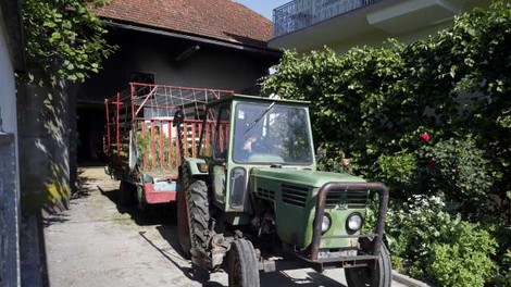 Na območju Škofljice so zaradi poškodovane plinske napeljave evakuirali okoli 30 oseb