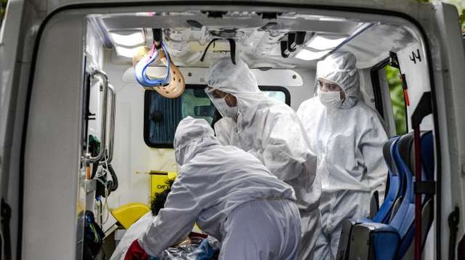 Od februarja v povezavi s pandemijo zabeležili več kot 600 napadov na zdravstvene delavce (foto: Xinhua/STA)