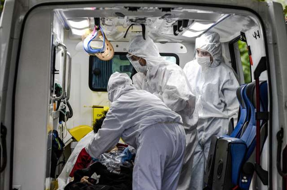 Od februarja v povezavi s pandemijo zabeležili več kot 600 napadov na zdravstvene delavce (foto: Xinhua/STA)
