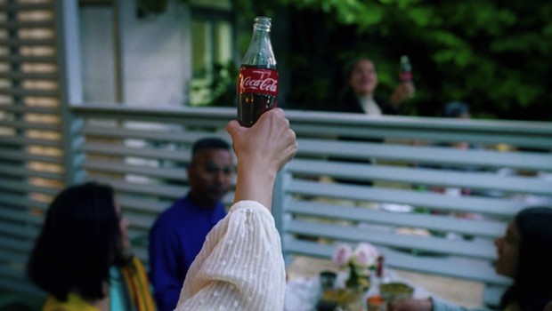 
                            Odprti kot nikoli doslej – čas je, da zopet nazdravimo, s Coca-Colo! (foto: Promocijski material)
