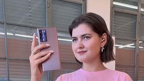 To je telefon z zmogljivostjo računalnika, ki vas bo navdušil