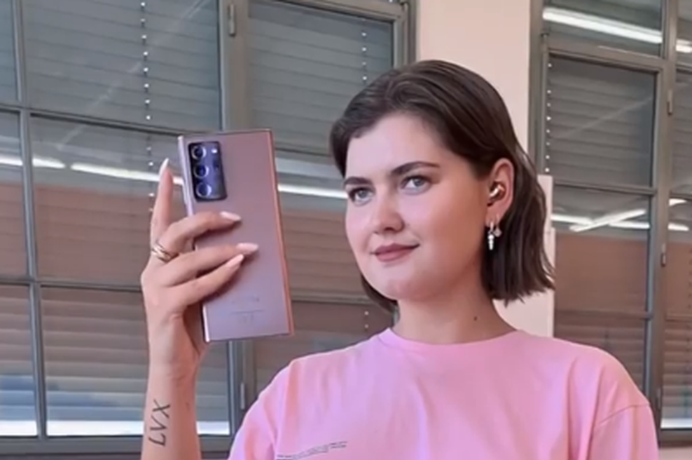 To je telefon z zmogljivostjo računalnika, ki vas bo navdušil (foto: Profimedia)
