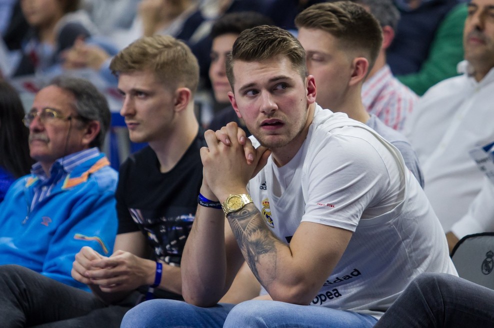 Luka Dončić zapustil tretjo tekmo s poškodbo gležnja (foto: Profimedia)