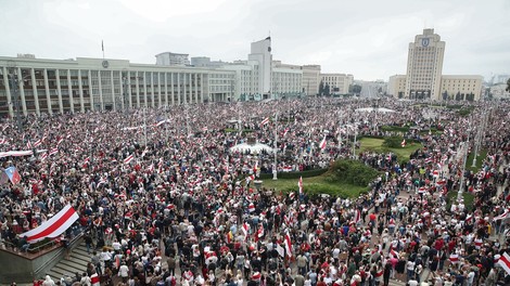 Lukašenkove grožnje očitno ne zaležejo, ulice Minska nabito polne protestnikov