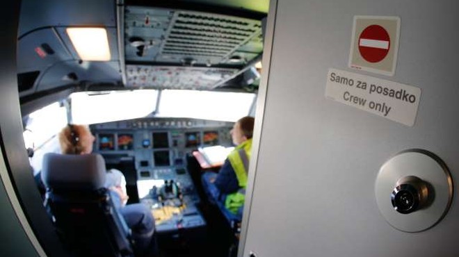 Letalsko šolo Adrie Airways je kupil Peter Jambrek (foto: Anže Malovrh/STA)