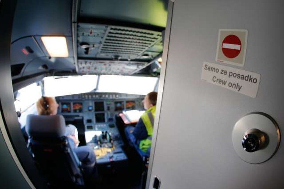 Letalsko šolo Adrie Airways je kupil Peter Jambrek (foto: Anže Malovrh/STA)