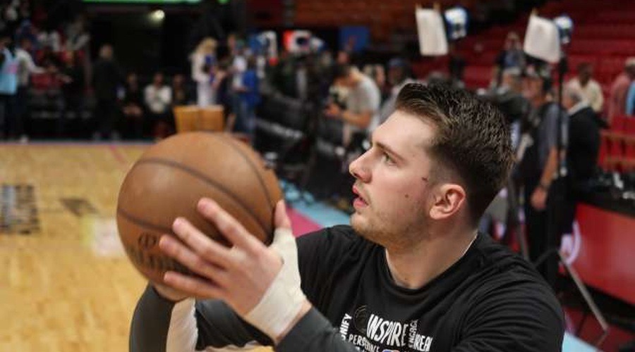 Luka Dončić znova "zažgal" družbena omrežja (foto: Robi Poredoš/STA)
