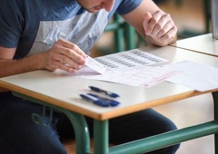 Velik dan za slovenske srednješolce, ki končujejo izobraževanje (znano je, kako so se odrezali)