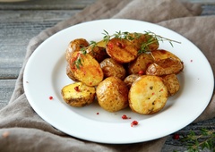 Je zelen krompir zares strupen? Preverjamo!