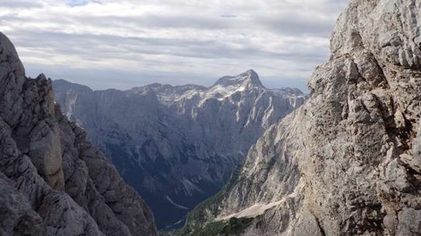 Pet najvišjih slovenskih vrhov je Luka Kovačič premagal v 13 urah in 56 minutah