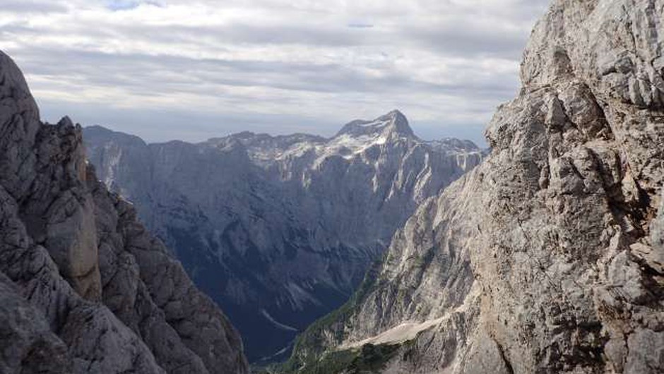 
                            Pet najvišjih slovenskih vrhov je Luka Kovačič premagal v 13 urah in 56 minutah (foto: Robert Hrovat/STA)