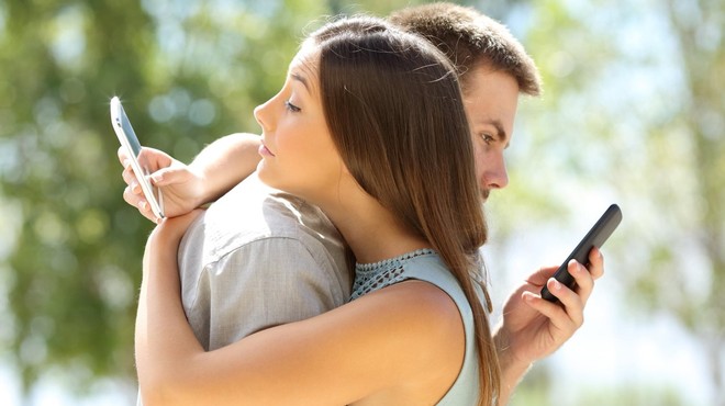 Mladi iz generacije Z se ’ustrašijo’ spletne komunikacije, ki se konča s PIKO! (foto: profimedia)