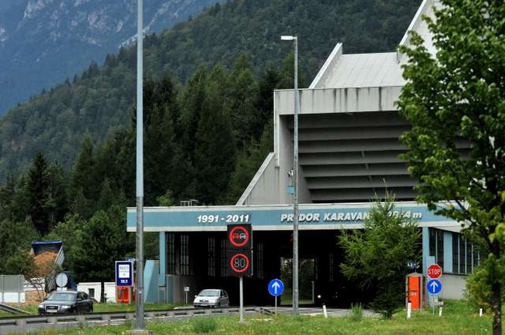 Na Hrušici stekel izkop druge cevi karavanškega predora (foto: Tamino Petelinšek/STA)