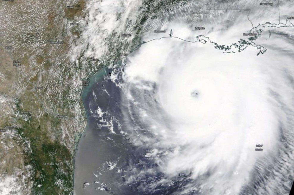 Laura ostaja orkan tudi 200 kilometrov v notranjosti Louisiane (foto: NASA/NRL)