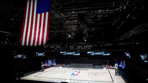 Igrišča v končnici NBA ostala prazna, bojkot športnikov zaradi policijskega nasilja v ZDA
