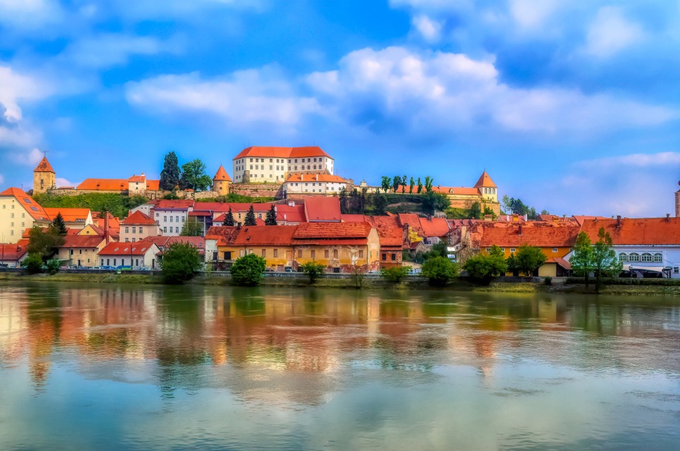 Na Ptuju se bodo začeli Dnevi poezije in vina (foto: Shutterstock)