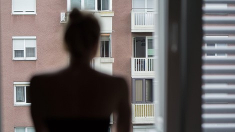 V četrtek 1338 testov in 42 potrjenih okužb