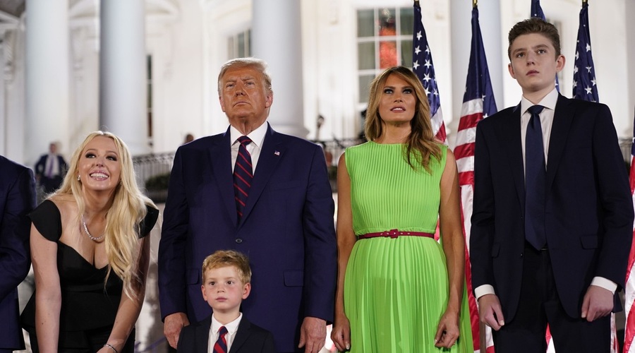 Ljudje se ne morejo načuditi, kako velik je Barron Trump (foto: profimedia)