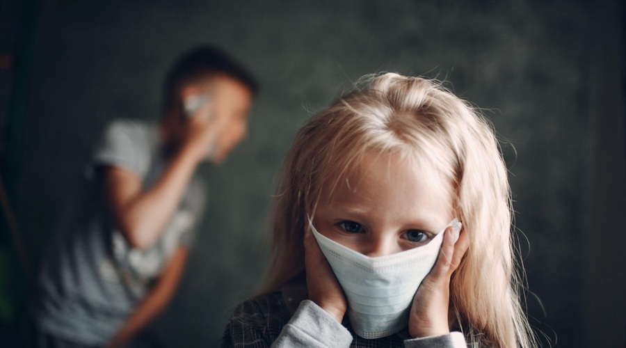 Raziskovalci so se lotili odkrivanja, kako virus širijo otroci (foto: profimedia)