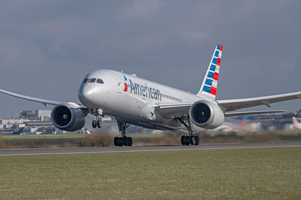American Airlines v boj za potnike s posebnim razpršilom proti okužbi (foto: profimedia)