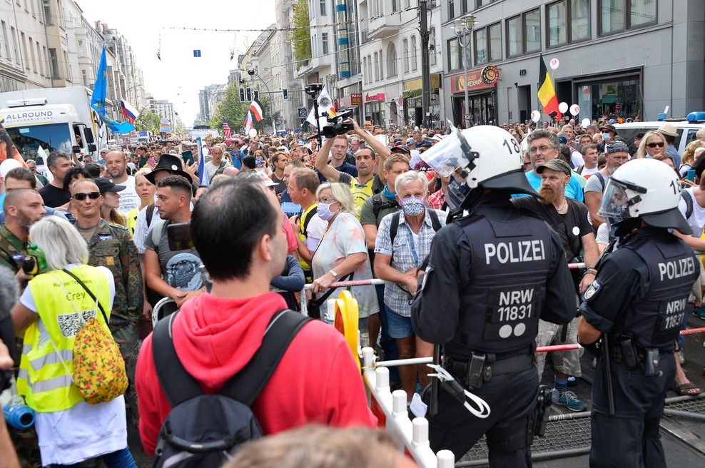 V Berlinu spet protestirali proti omejevalnim protikoronskim ukrepom (foto: profimedia)
