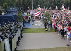 Belorusi se niso ustrašili groženj in se spet množično podali na ulice