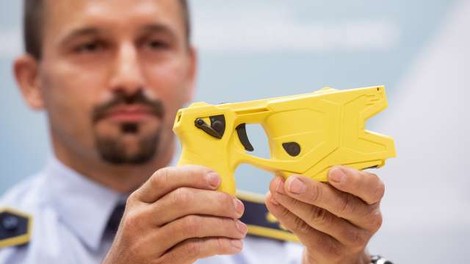 Policija bo po novem lahko uporabila električni paralizator, a le v izjemnih primerih