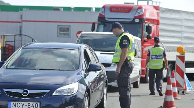 Madžarska zaprla meje, omilitev prehoda za državljane Češke, Slovaške in Poljske (foto: STA)