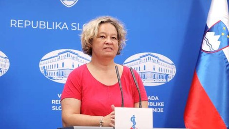 Mateja Logar: Večji otroci in najstniki bistveno pogosteje širijo okužbo kot so to opisovali doslej