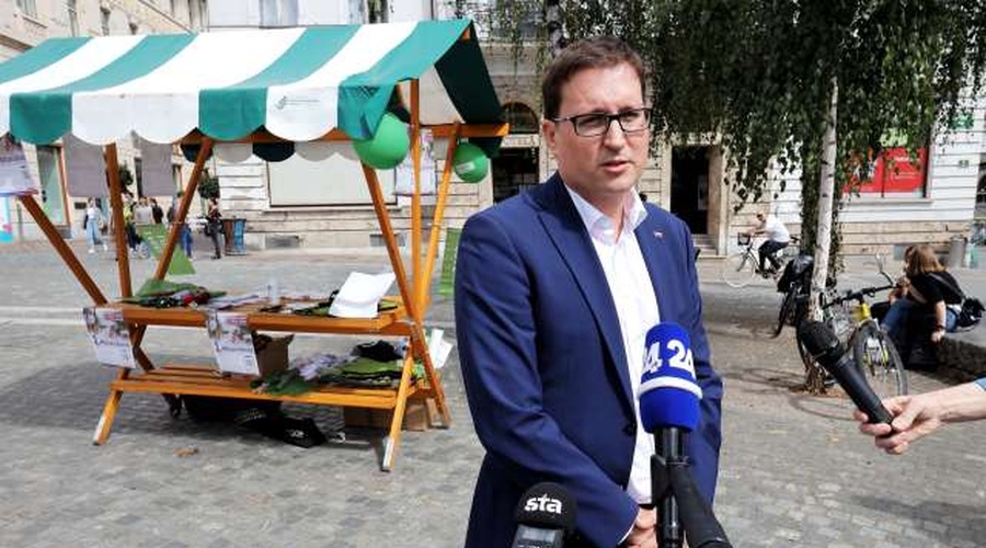 Aplikacija #OstaniZdrav na voljo uporabnikom operacijskega sistema iOS (foto: Daniel Novakovič/STA)