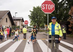 Najmlajši se vračajo v šole in na cesto, zato policisti opozarjajo na njihovo varnost v prometu