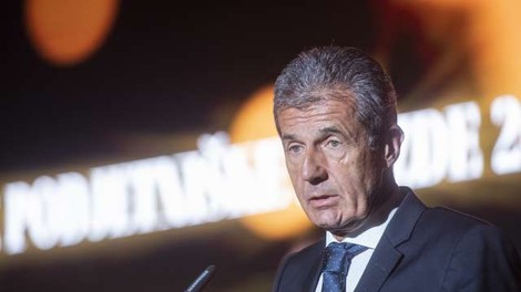 Direktor časnika Delo Stojan Petrič sedel na zatožno klop – 4 stvari, ki jih morate vedeti