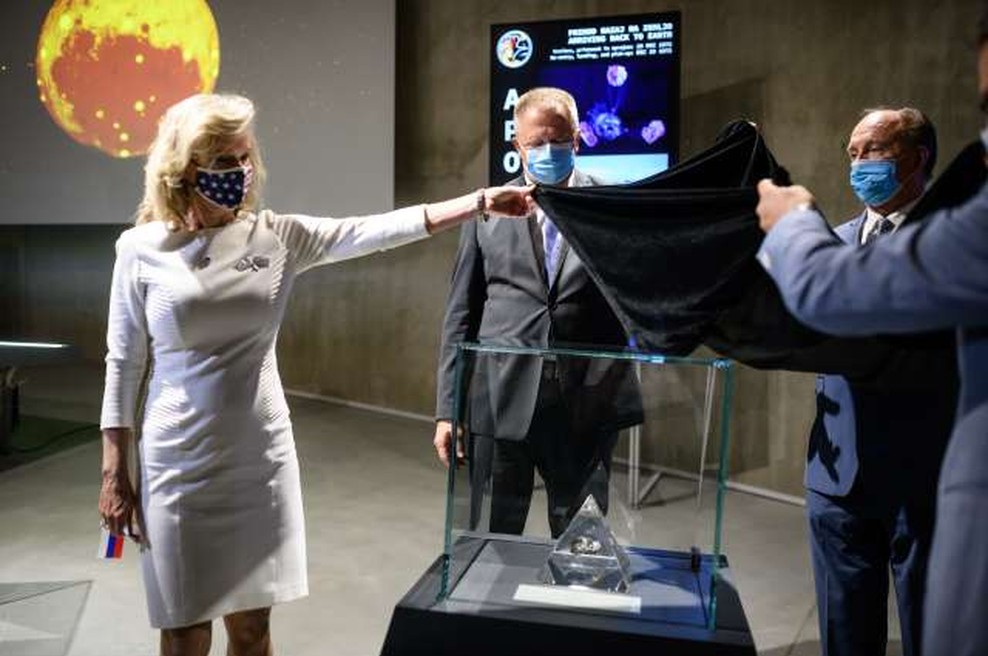 V vitanjskem Centru Noordung na ogled kamen, ki so ga prinesli z Lune (foto: Nebojša Tejić/STA)