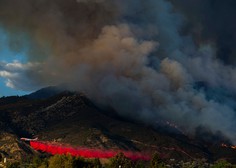 V Kaliforniji ogrožene ljudi iz požara rešujejo s helikopterji