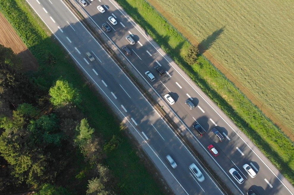 Na gorenjski avtocesti pri Kranju v smeri proti Ljubljani začetek obsežnejših obnovitvenih del (foto: Shutterstock)