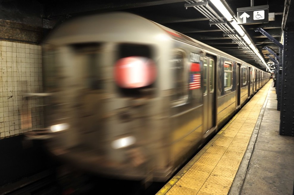 Pred očmi očividcev je v New Yorku poskusil posiliti žensko, pa ga ni nihče ustavil (foto: profimedia)