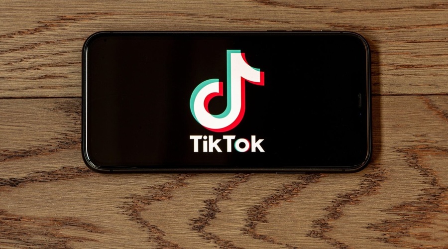 Svarilo za uporabnike TikToka: viralno se širi zelo nazorni video samomora! (foto: profimedia)