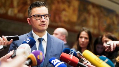 Še ena okužba med strokovnimi sodelavci LMŠ, dodatno dva poslanca v samoizolacijo