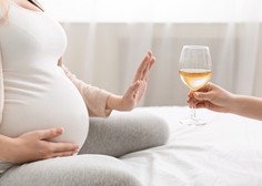 Že manjša količina alkohola med nosečnostjo lahko privede do številnih negativnih posledic