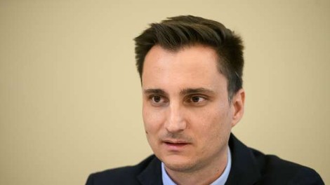 Pediater Denis Baš: Maska za otroka ne predstavlja grožnje, rabijo samo dober zgled