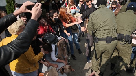 Protest v Minsku na pojenja, policija in vojska ostro nad "upornike"