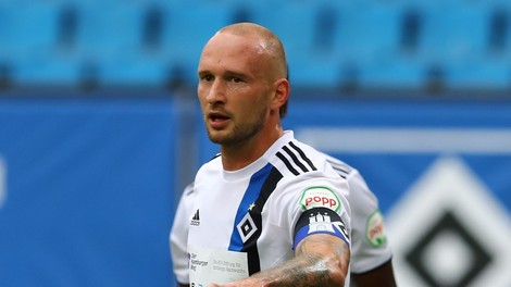 Prekinil intervju, odšel na tribuno in obračunal z navijačem