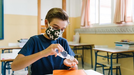 Zaradi okužbe pri zaposleni v karanteni vsi s podružnične šole v Kotljah