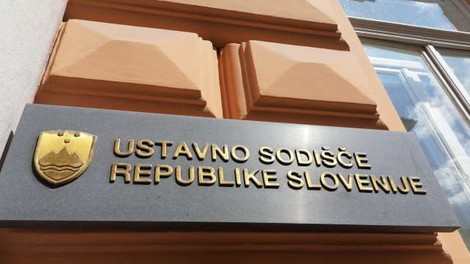 Ustavno sodišče: Omejitev gibanja na občine je bila skladna z ustavo