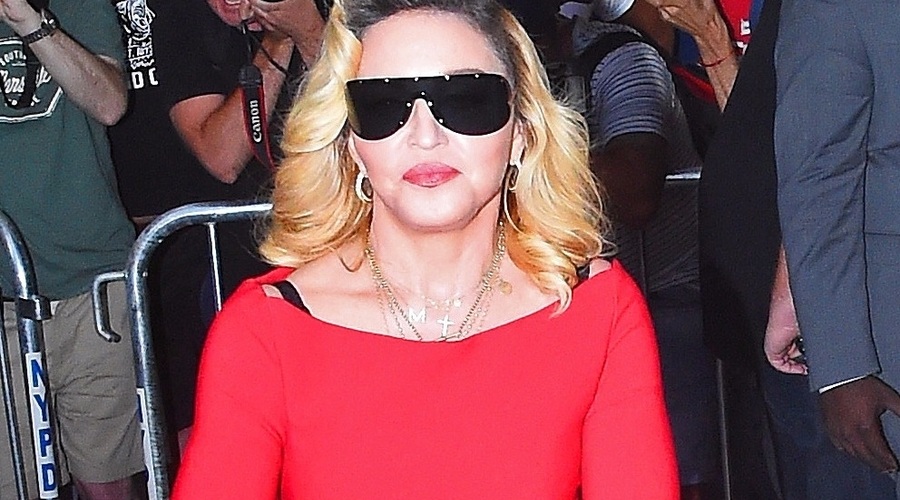 Madonna bo režirala film o svojem življenju (foto: Profimedia)
