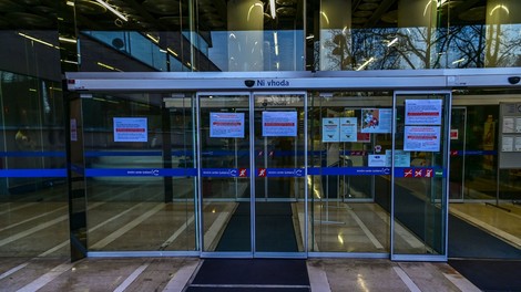 Specializanti infektologije UKC Ljubljana na izjavo dr. Uroša Dobnikarja, da 'zdravi maske ne potrebujejo'