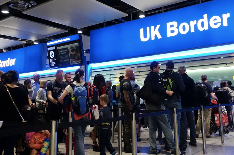 Velika Britanija Slovenijo umaknila s seznama varnih držav glede covida-19 (foto: Shutterstock)