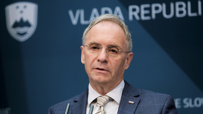 Aleš Hojs bo ostal na ministrskem položaju (foto: STA/Daniel Novakovič)