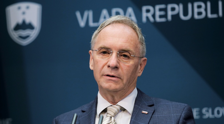Aleš Hojs bo ostal na ministrskem položaju (foto: STA/Daniel Novakovič)